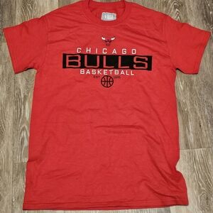 Chicago Bulls Red Graphic‎ T-Shirt. NWOT Mens Size Small.